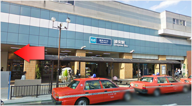 東京メトロ東西線の浦安駅・駅前ロータリー方面の改札を出ます。