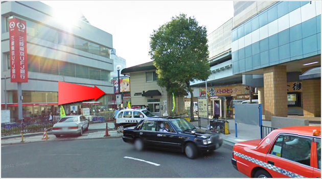 改札を出て右手に進みます。交番の脇を抜け、国道6号線へ出ます。