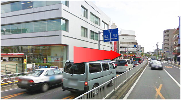 国道6号線へ出たら、20m先の交差点へ進みます。