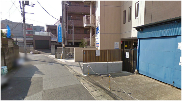 まっすぐ進んでいくと、浦安せきぐちクリニックの看板が見えてきますのでエレベーターで2階の受付へどうぞ。